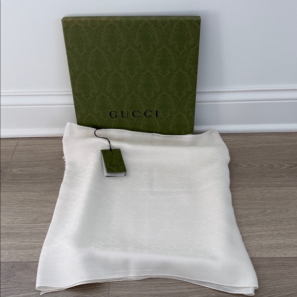 Gucci GG White Logo Scarf NWT - Picture 5 of 11